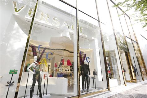 versace racism|Versace Sued for Allegedly Using a Code Word to Profile Black.